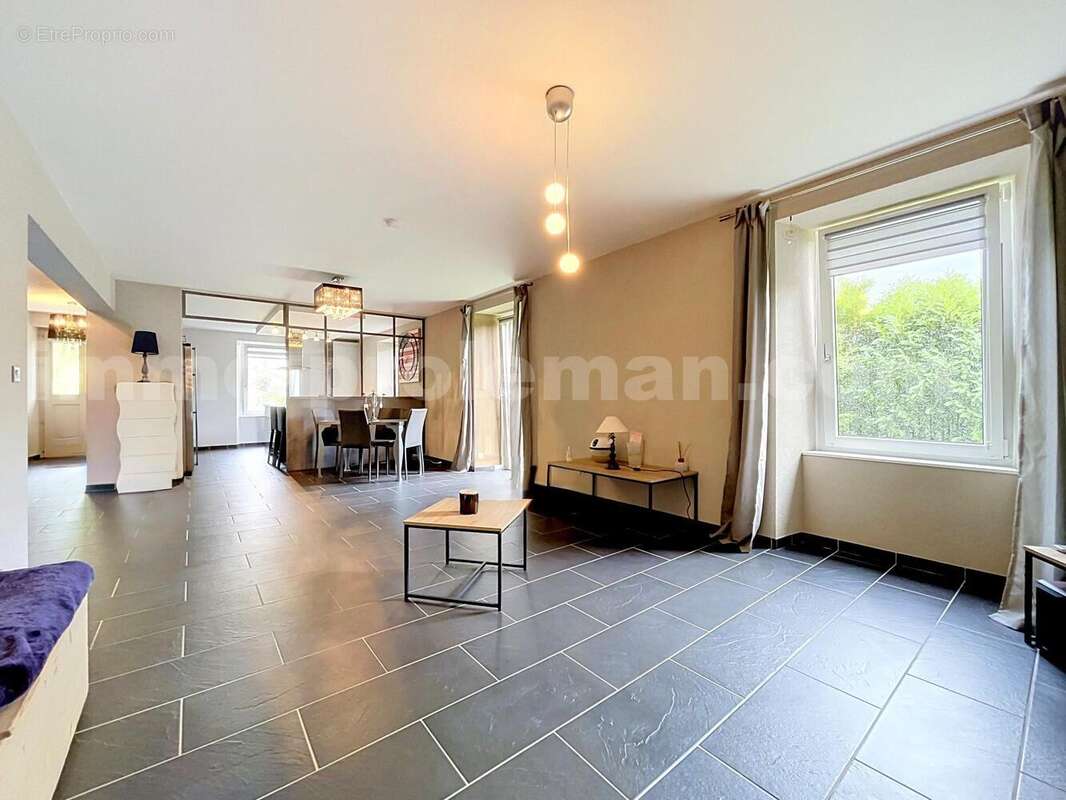 Maison 159 m² à Etaux  - photo 2