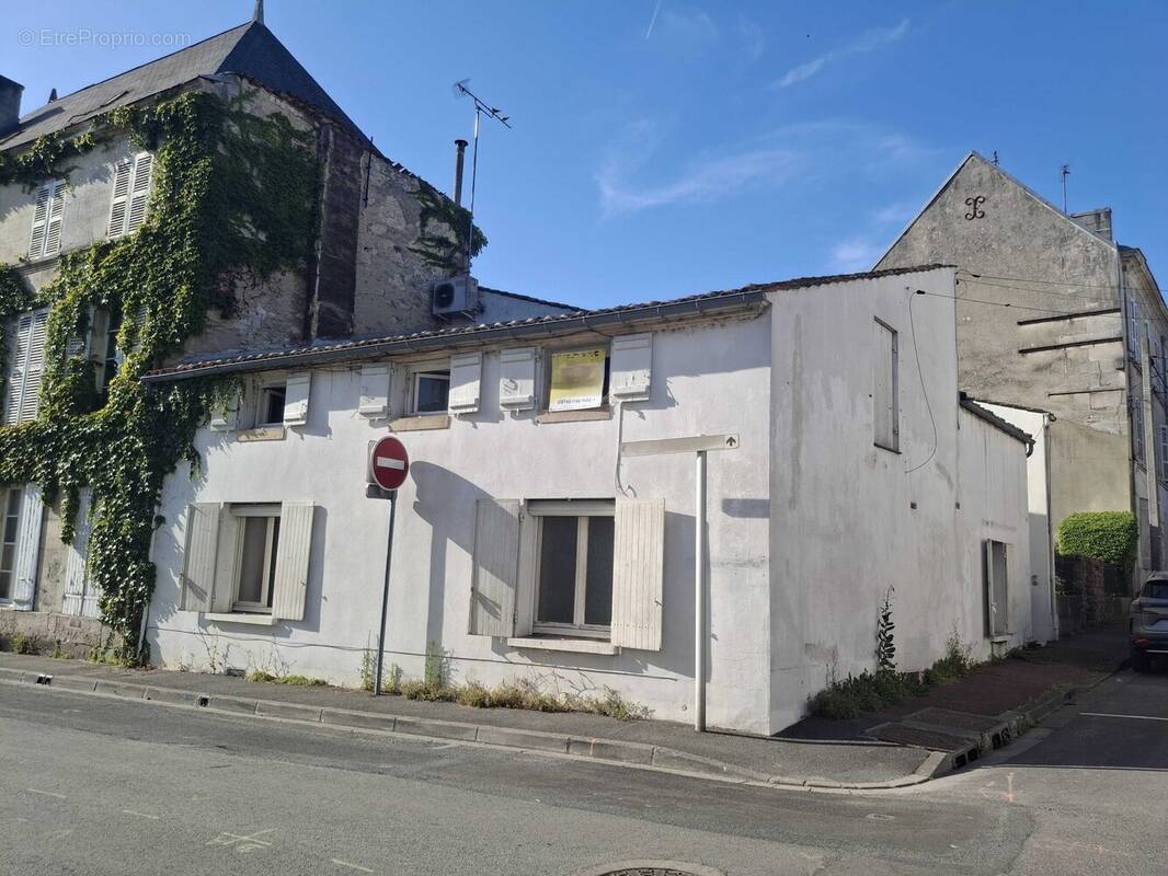 Appartement 200 m² à Cognac  - photo 2