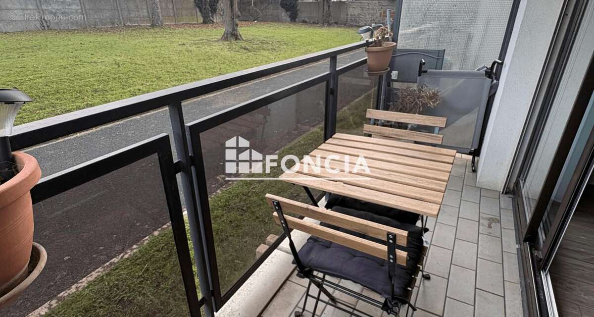 Appartement à FRESNES