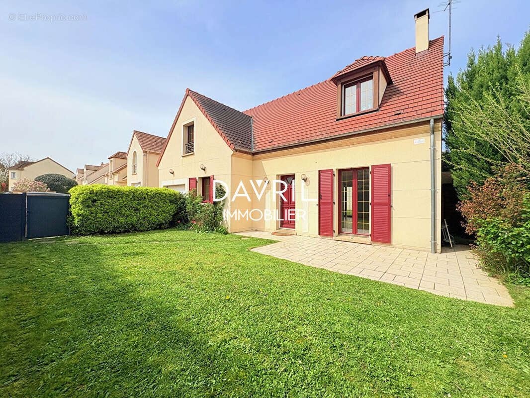 Maison à MAURECOURT