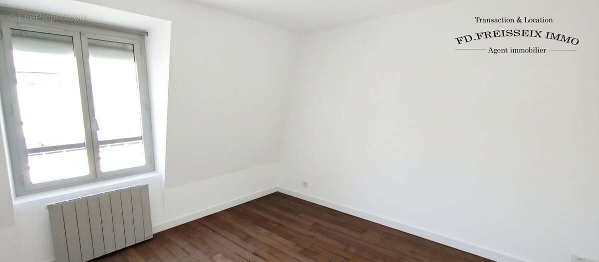 Chambre vue 1 - Appartement à PARIS-14E