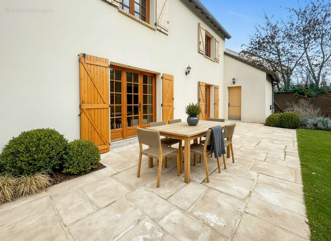 Maison à VERRIERES-LE-BUISSON