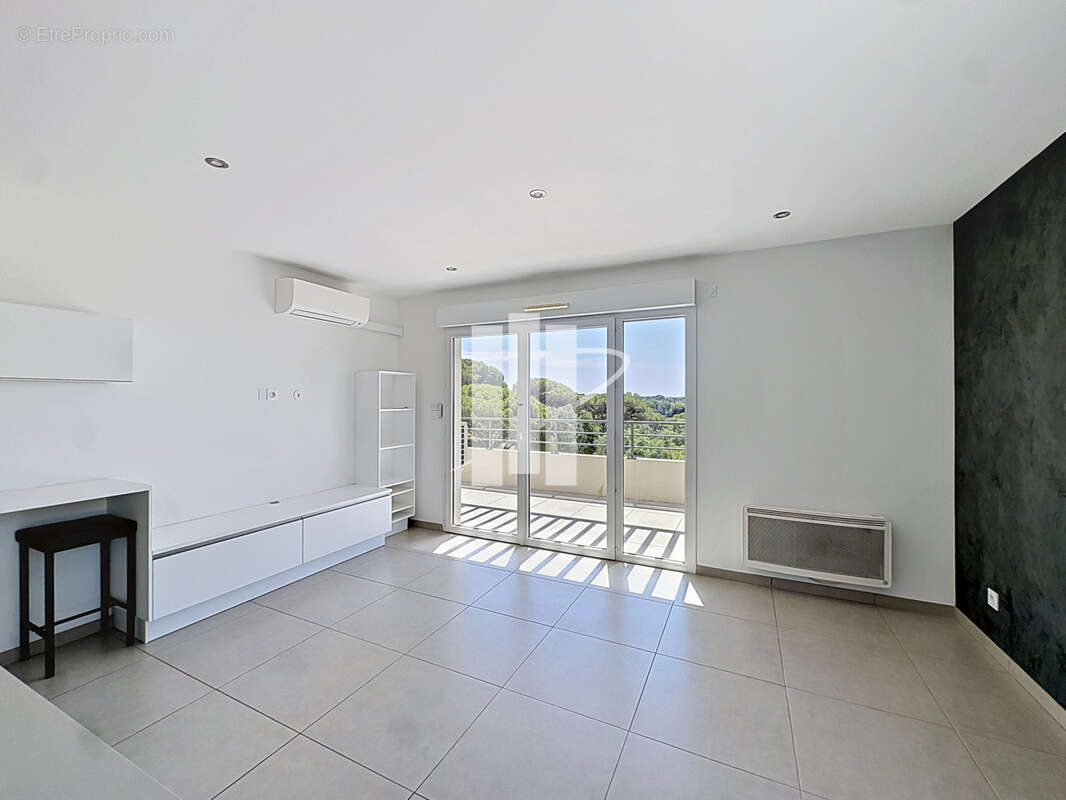 Appartement 3 pièces à vendre à fréjus   dernier étage avec 100 m2 de terrasses, piscine et parking - photo 6