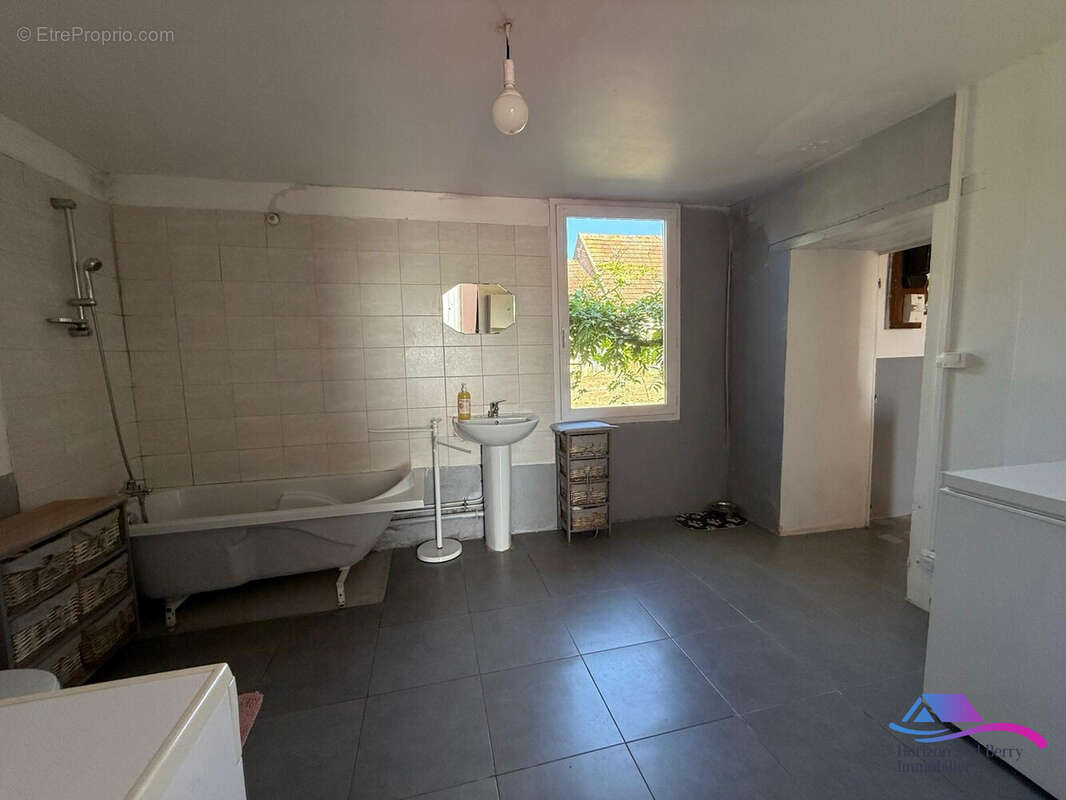 Salle d&#039;eau - Maison à VESDUN