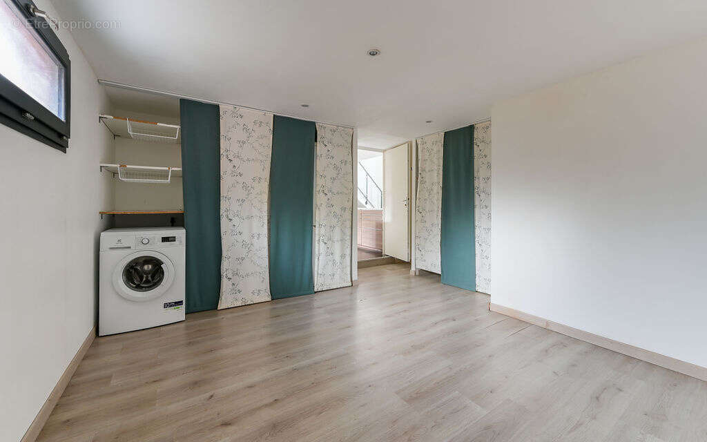 Appartement à CHARBONNIERES-LES-BAINS