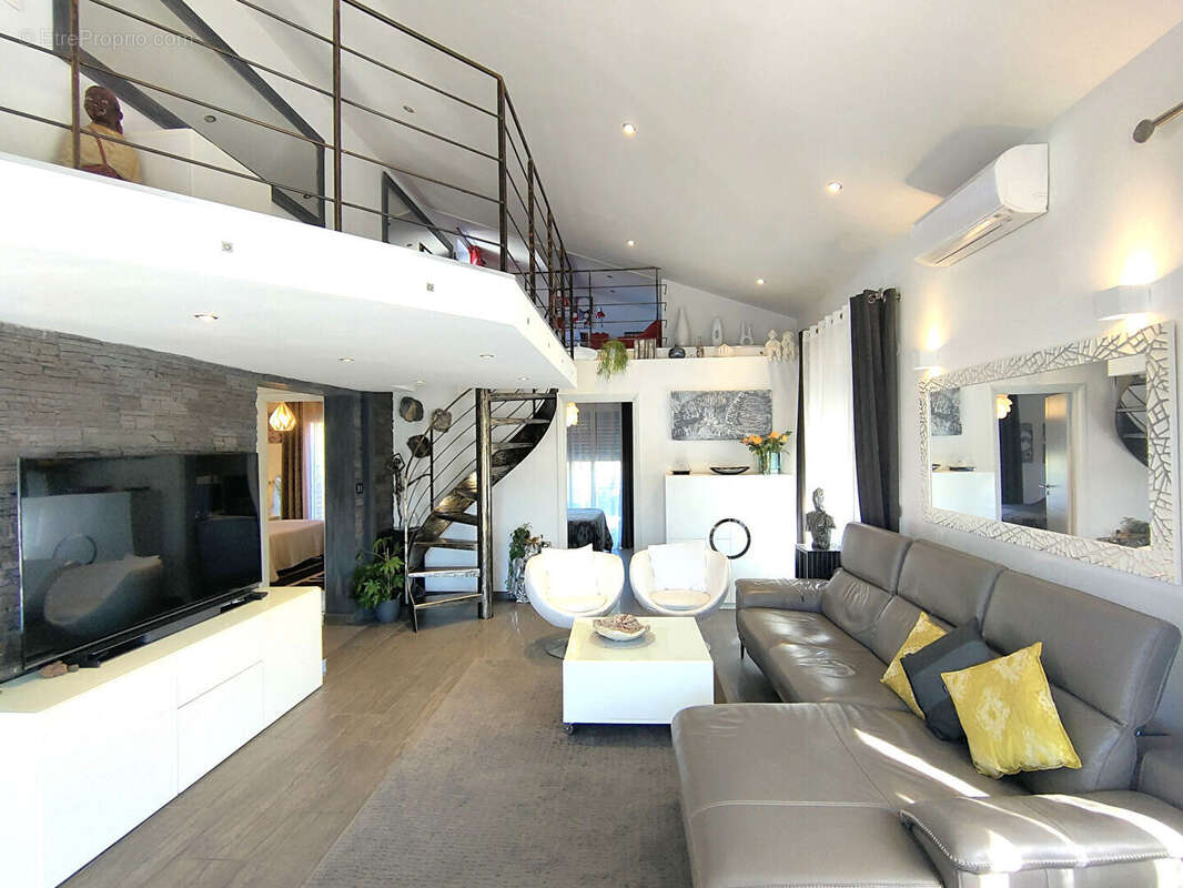 Maison à MANDELIEU-LA-NAPOULE