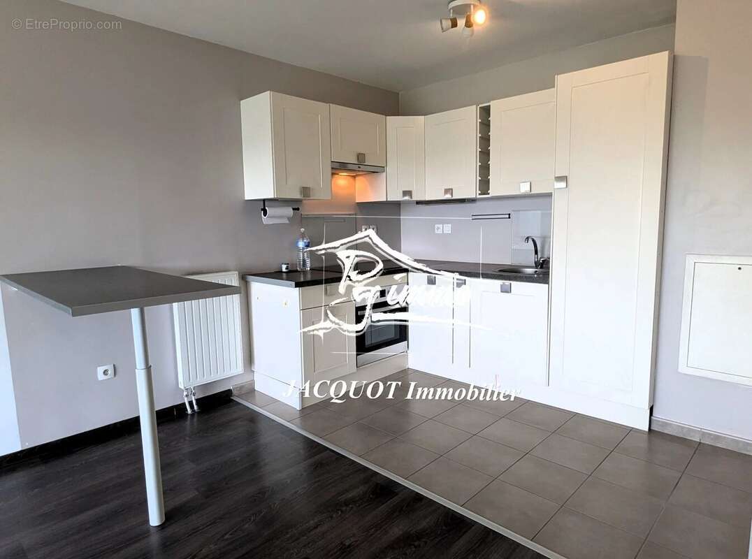 Appartement à NEUVILLE-EN-FERRAIN