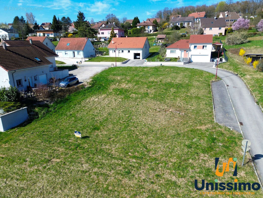 Terrain à SAINT-MAURICE-COLOMBIER