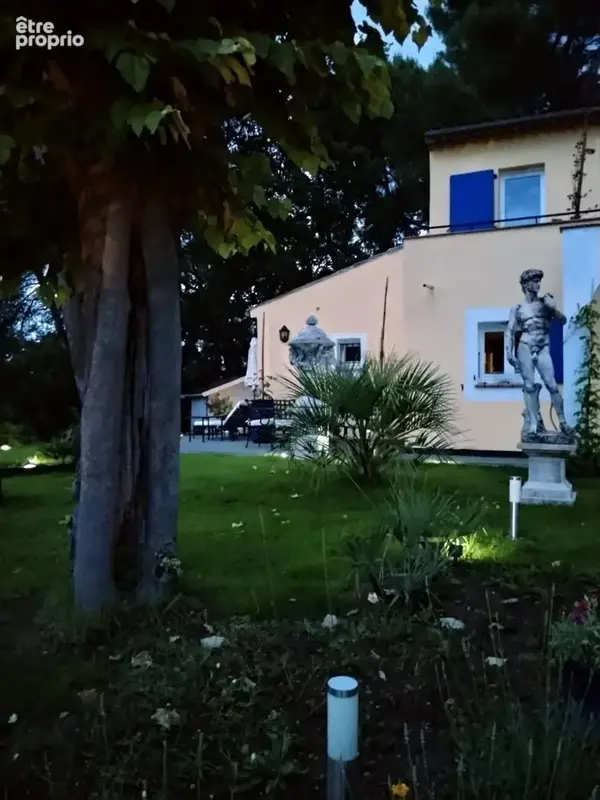 Maison rénovée avec jardin et piscine - photo 11