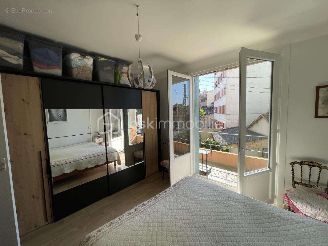 Rare ! superbe T2 traversant avec garage fermé privé, cave et deux balcons - photo 7
