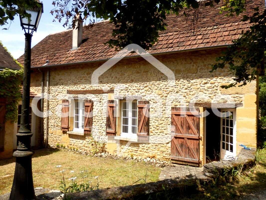 LOCRONAN(29) – Ensemble commercial et habitation en pierre de taille et moellons avec crêperie en activité et chambres d'hôtes - photo 3