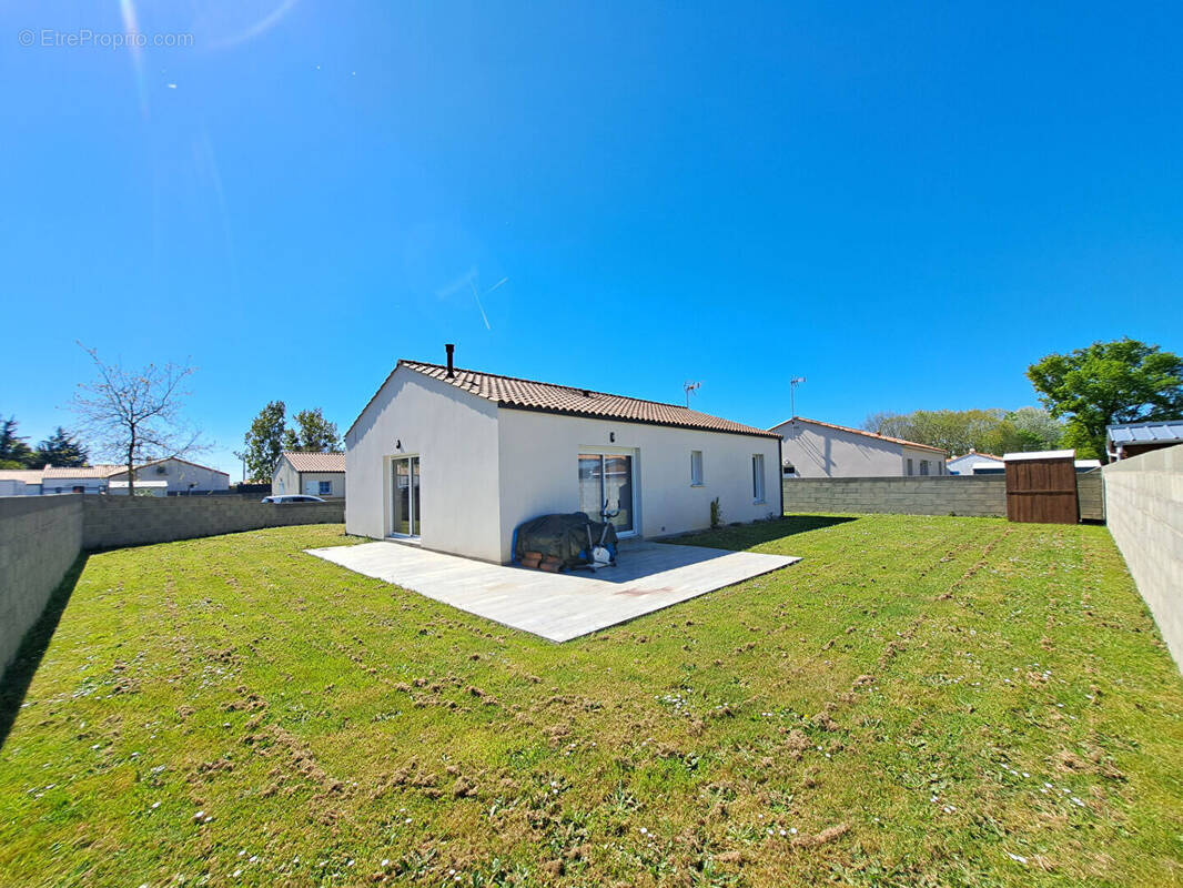 Maison à SAINT-CHRISTOPHE-DU-LIGNERON
