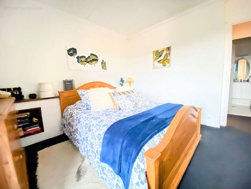 Appartement à BAGNOLS-SUR-CEZE