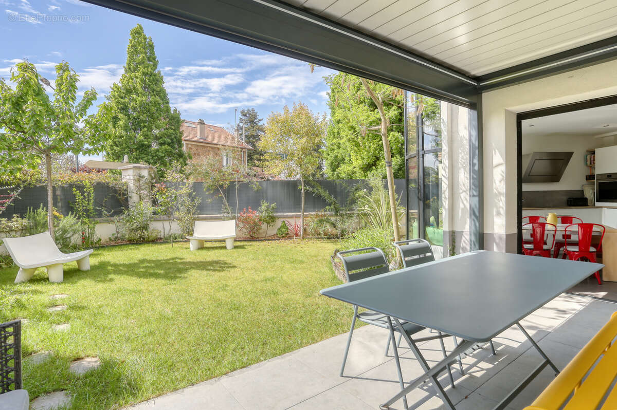 SAINT MAUR DES FOSSES Magnifique appartement comme une maison avec jardin - photo 2