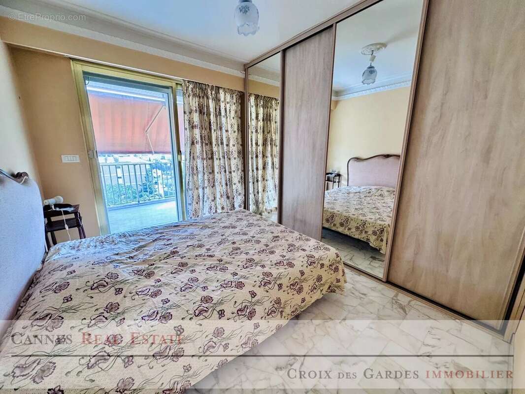 À vendre – Le Cannet, résidence de standing avec parc, piscine et tennis - photo 17