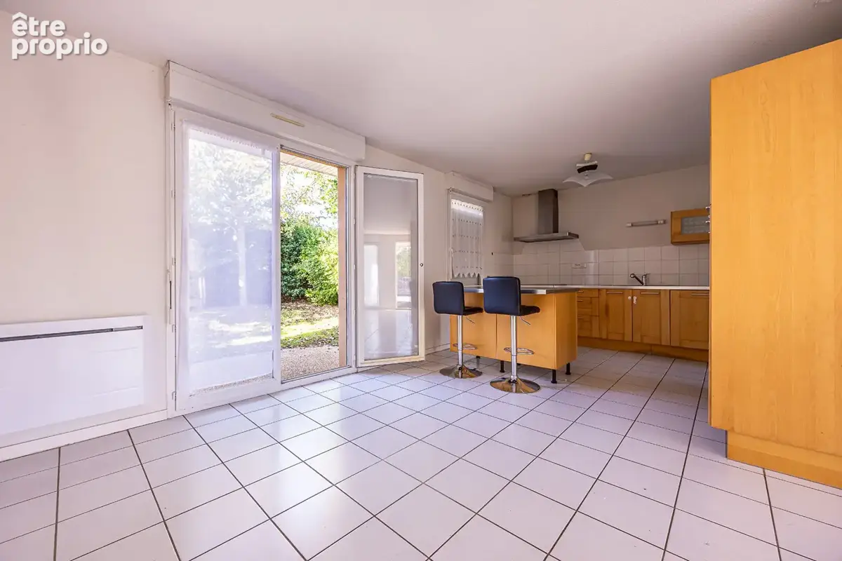 Maison  de plain-pied avec garage et jardin - 66 m² - photo 3