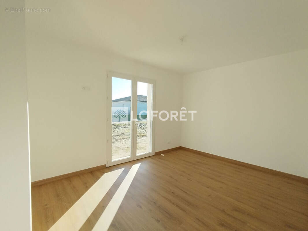 Maison à SAINT-NICOLAS-DE-LA-GRAVE