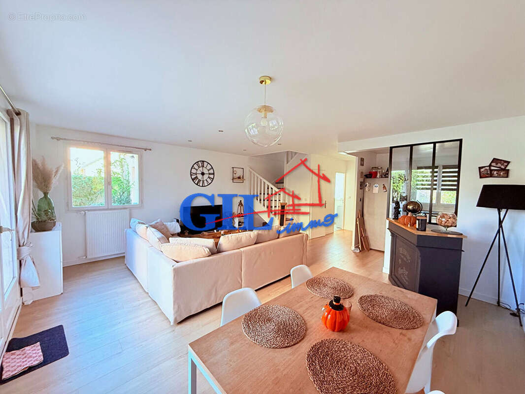 Maison à SAVIGNY-LE-TEMPLE