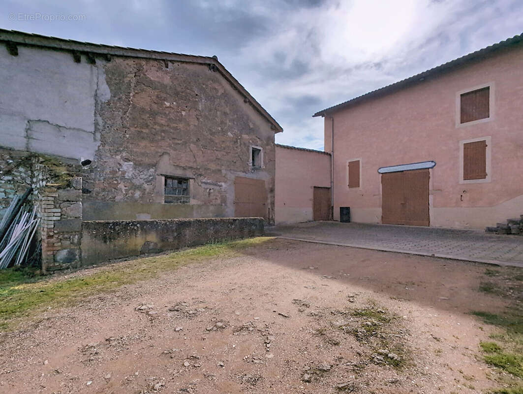 Maison à SAINT-ETIENNE-DES-OULLIERES