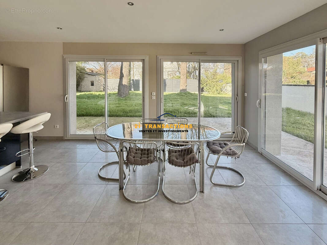 Maison à SAINT-GENIS-LAVAL