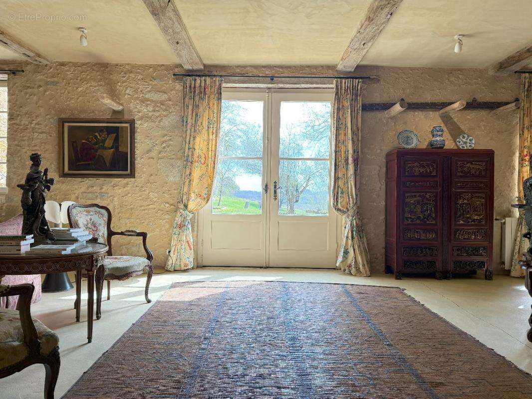 Maison à VIC-FEZENSAC