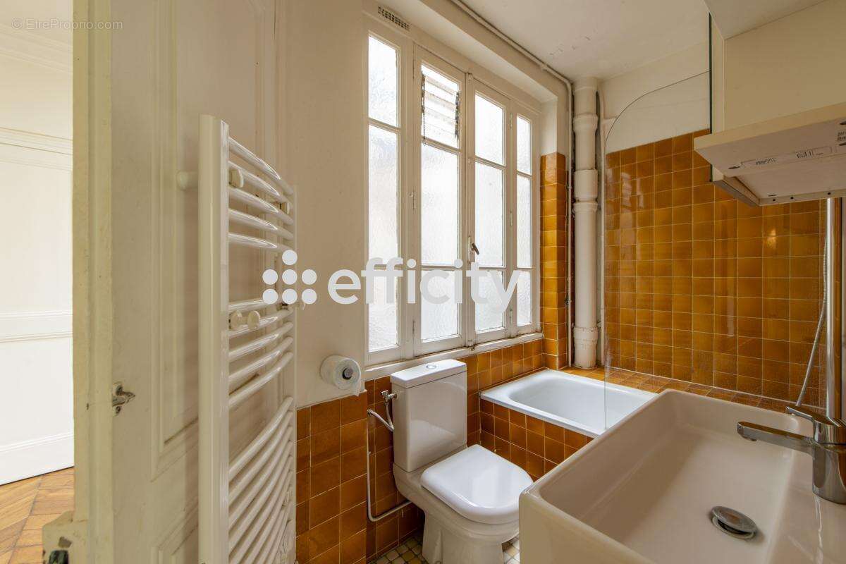 Appartement à PARIS-14E