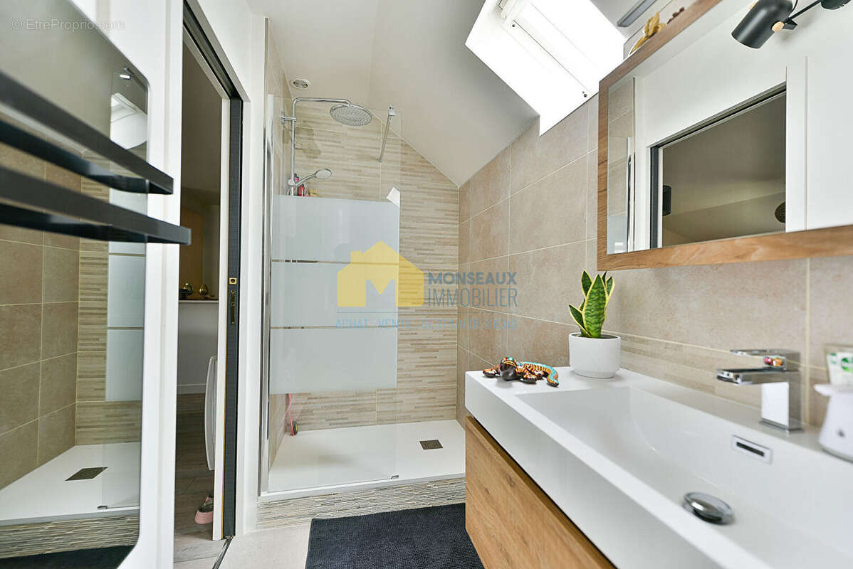 Appartement à SAINTE-GENEVIEVE-DES-BOIS
