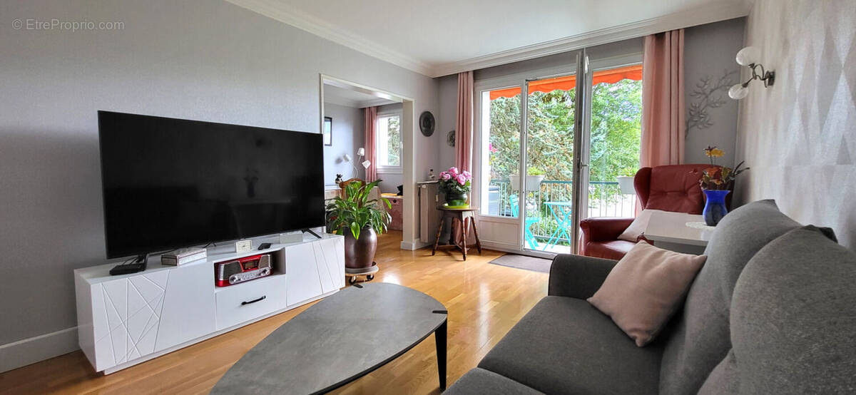 Appartement à LES CLAYES-SOUS-BOIS