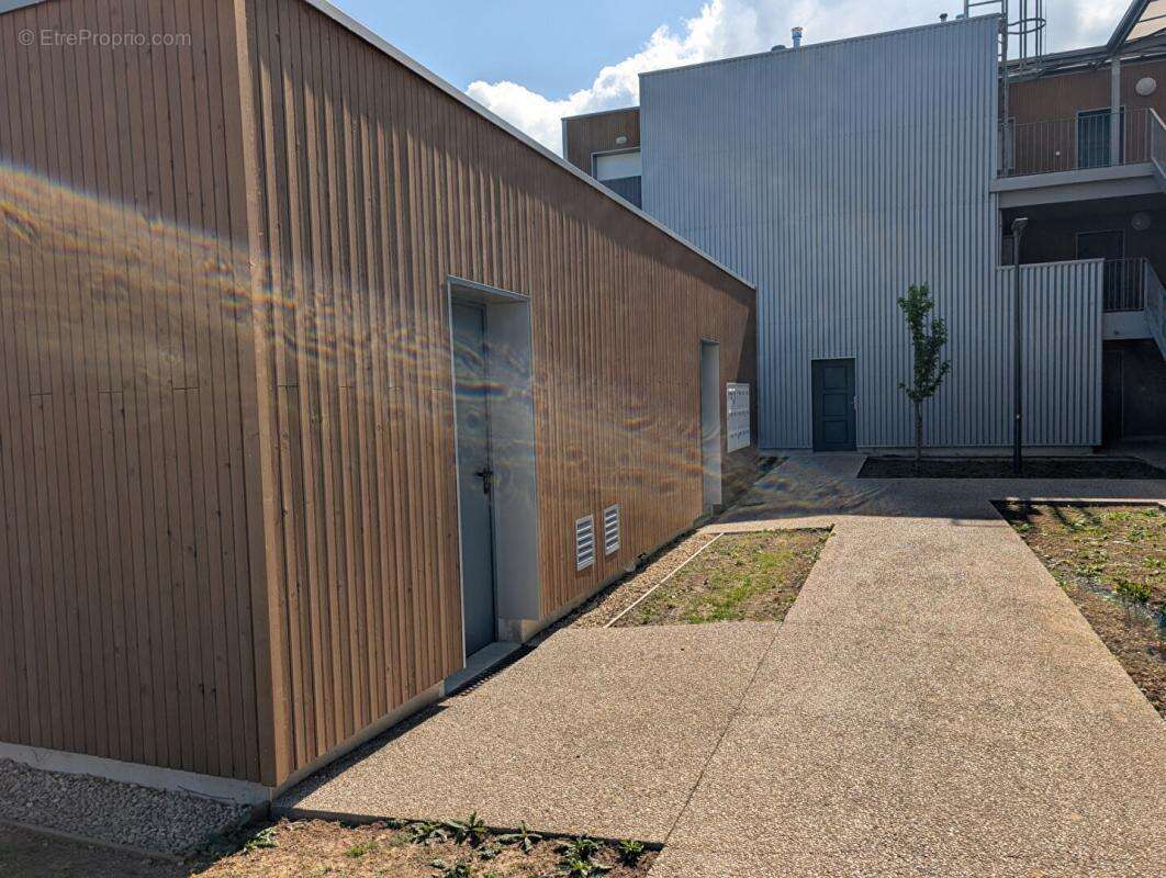 URGENT : Aux portes de Caen et à 10 mn de la plage de Ouistreham, beau T3 avec grand balcon sans vis à vis - photo 15