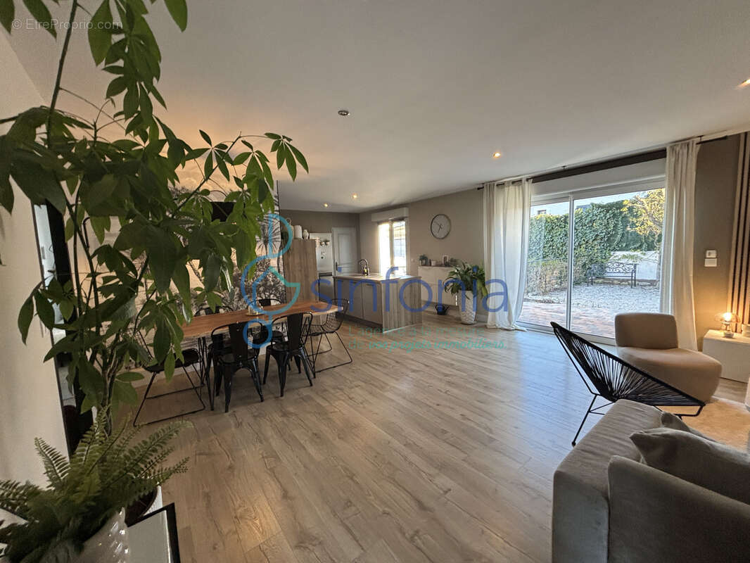 Maison à GALLARGUES-LE-MONTUEUX