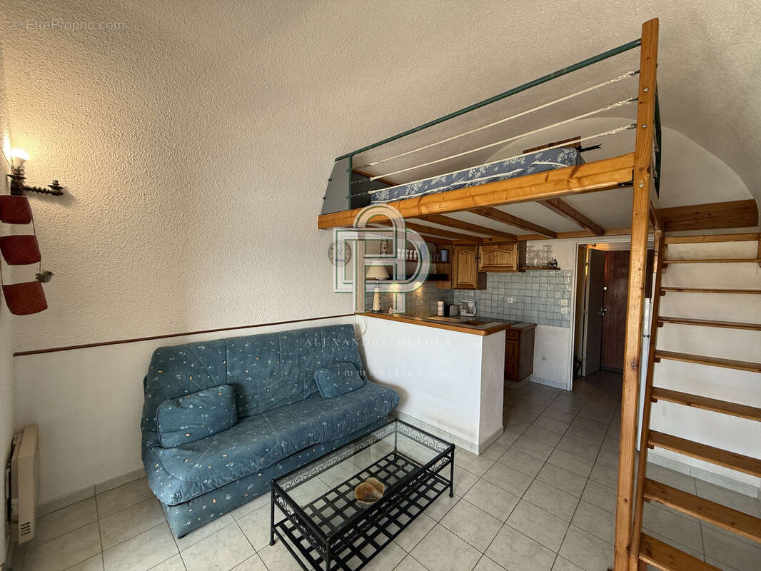 À Gruissan (11), studio mezzanine vue port en vente 99000 € - photo 2