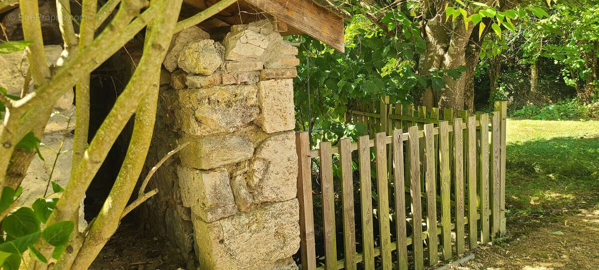 Propriété en pierre à rénover ? beau potentiel et environnement verdoyant à fauroux - photo 5