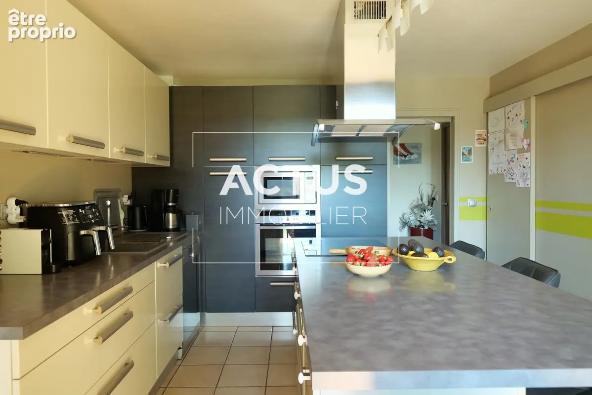 Maison 226 m² à Lambesc  - photo 6