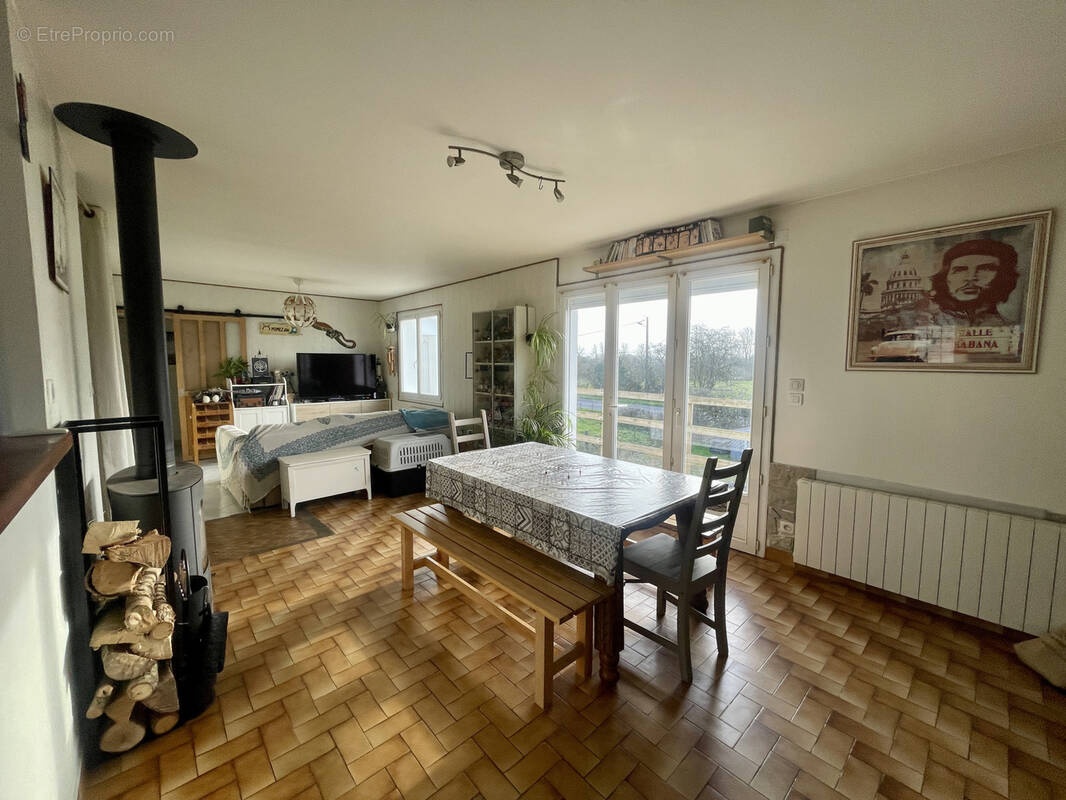 Maison à COMMEQUIERS