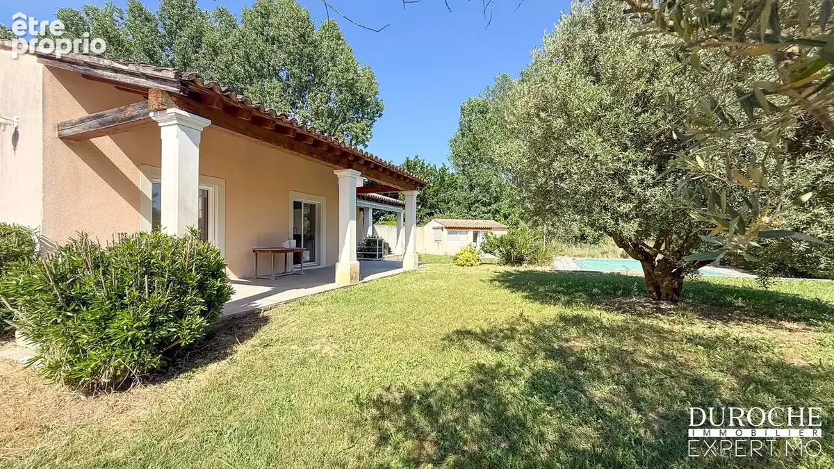 Piolenc, quartier résidentiel,  maison de plain-pied avec piscine et dépendances sur parcelle de plus de 2500m - photo 13