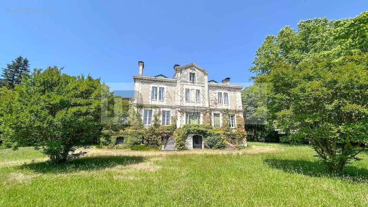 Maison à ONESSE-ET-LAHARIE