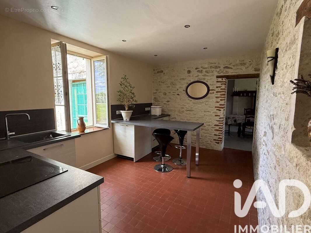 Maison 109 m² à Morlac  - photo 3
