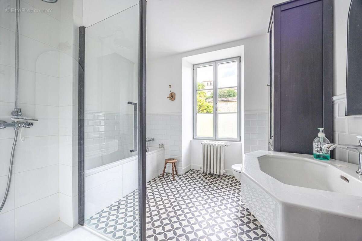 Maison 238 m² à Saint-Gelais  - photo 8