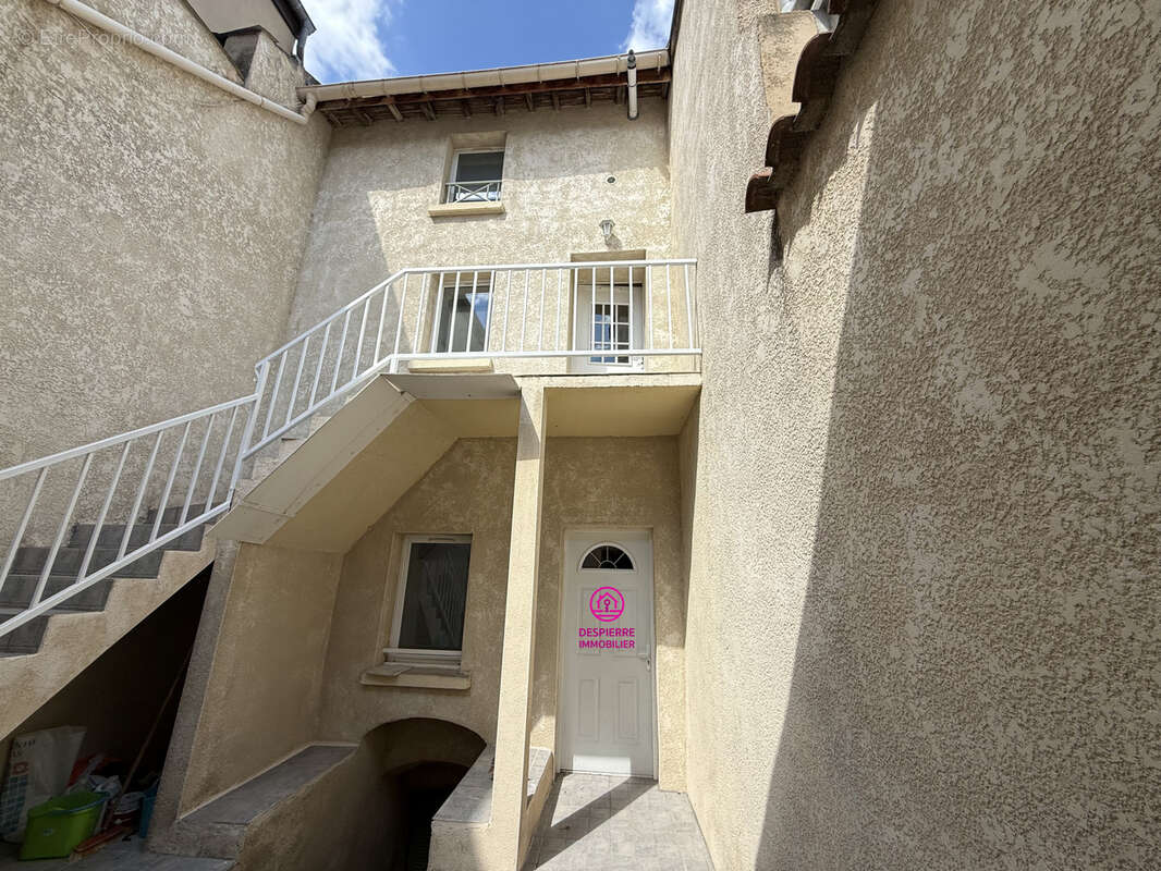 Immeuble - 4 appartements - - photo 2