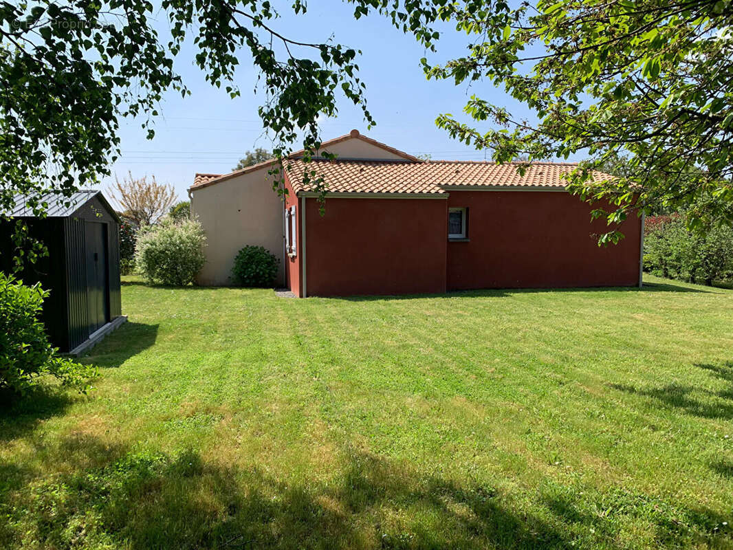 Maison à LA CHAPELLE-BASSE-MER