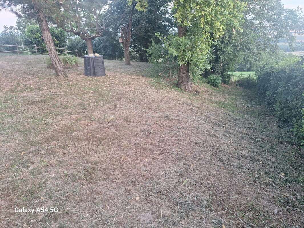 Terrain à CHUZELLES