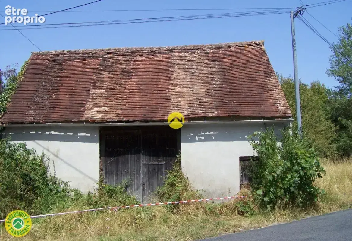 Terrain à LUSSAC-LES-EGLISES