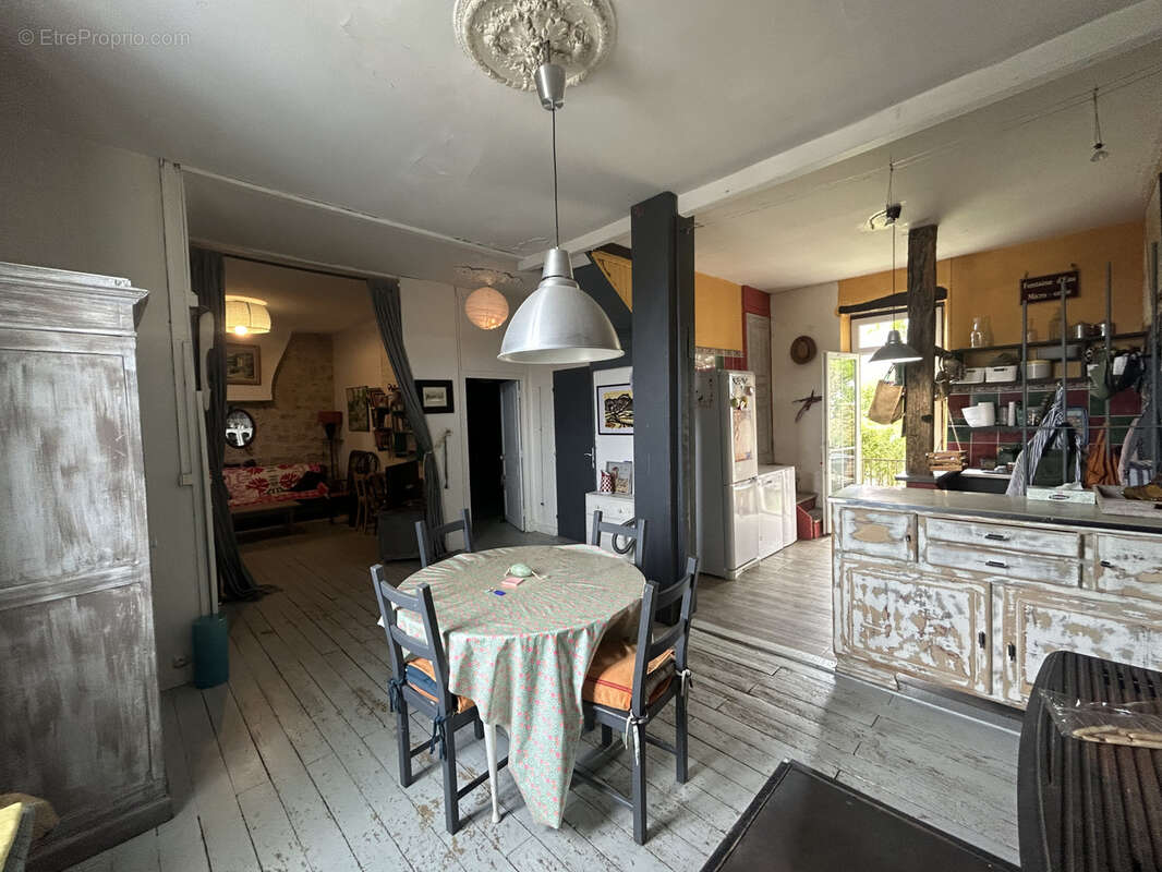 Maison en pierre avec jardin clos   Plus de 210 m2 habitables   Fort potentiel - 46350 PAYRAC - photo 4