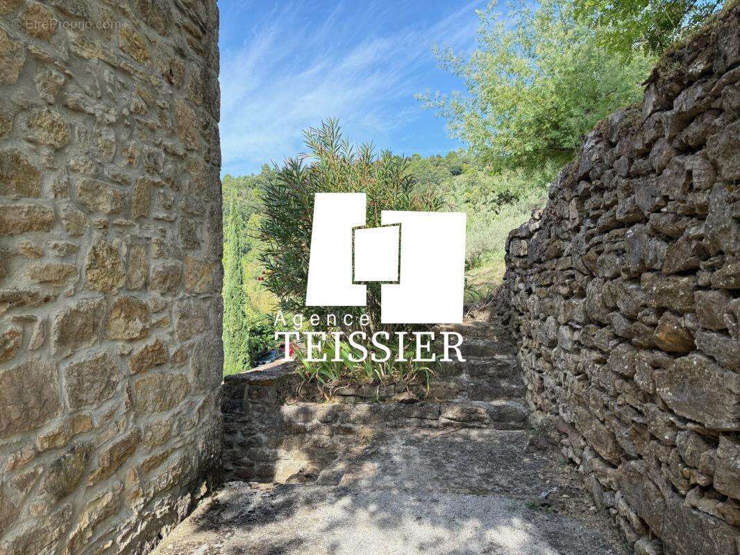 Maison à SAINT-PIERRE-SAINT-JEAN