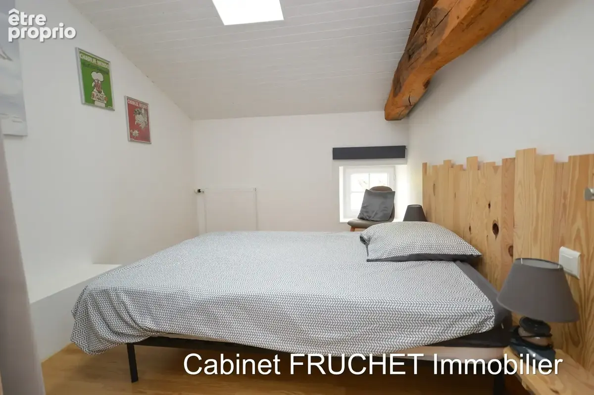 LA CAILLERE-SAINT-HILAIRE - Belle maison de caractère avec 3 chambres et bureau - photo 11