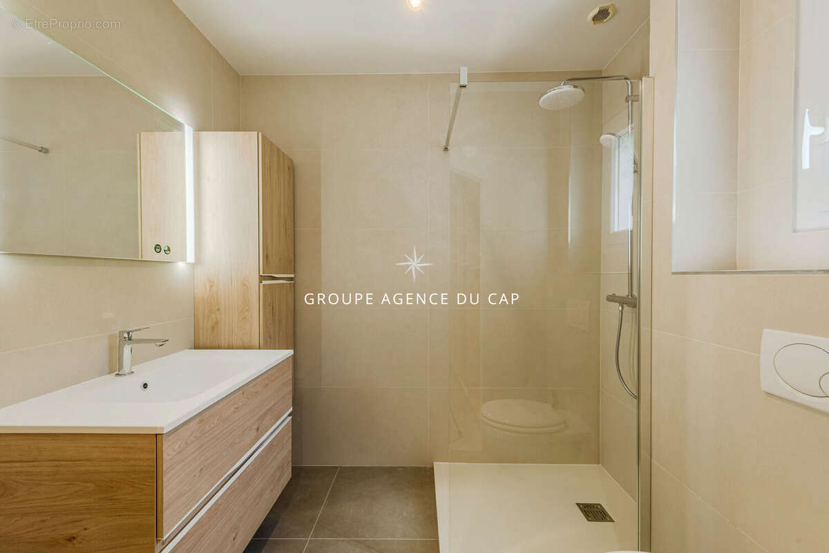 Villa de plain pied de type 6 pièces avec garage et piscine. - photo 8