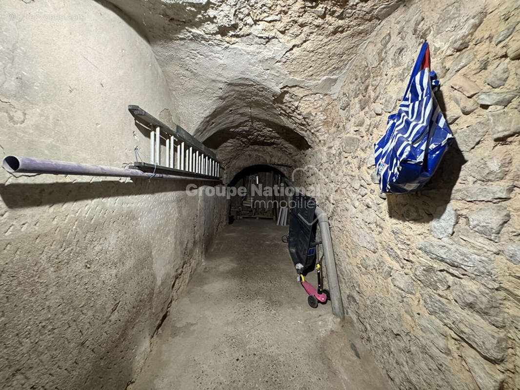 Maison de ville   découpée en 2 logements avec garage et cave - photo 14