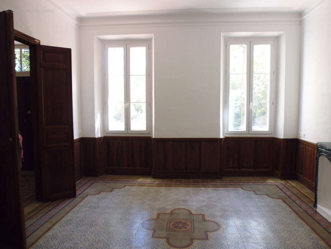 Appartement à SOLLIES-PONT