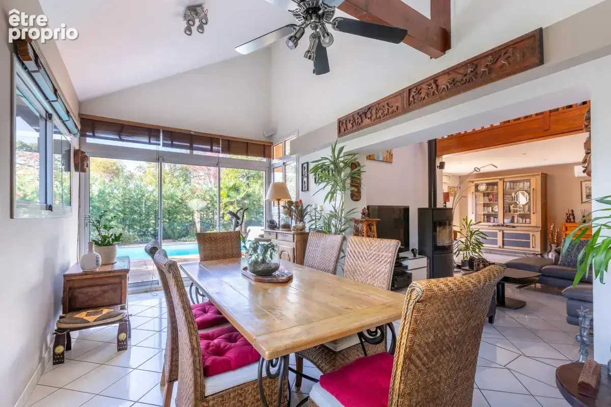 Maison de 8 pièces de 178 m² à La Tour-de-Salvagny - photo 9