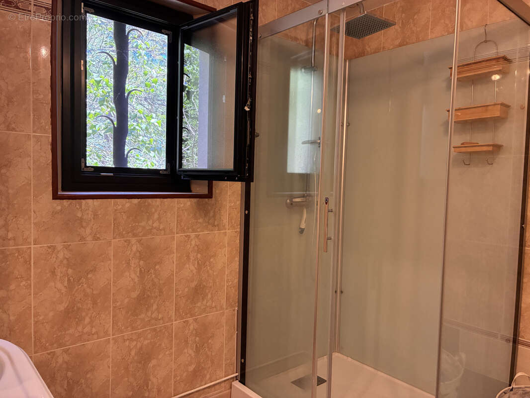 Maison de plain-pied de 156 m2 avec piscine, garage et terrain arboré - photo 14
